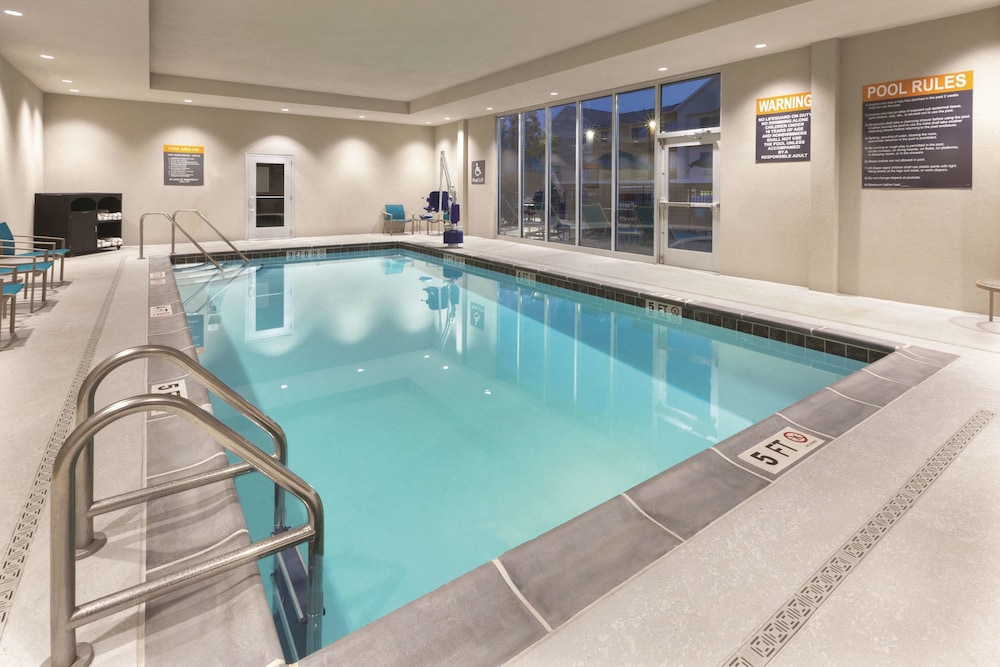 La Quinta Inn & Suites By Wyndham Terre Haute,Spring Hill>>Indianapolis,3 star