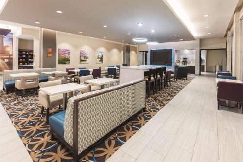 la quinta inn and suites by wyndham terre haute
