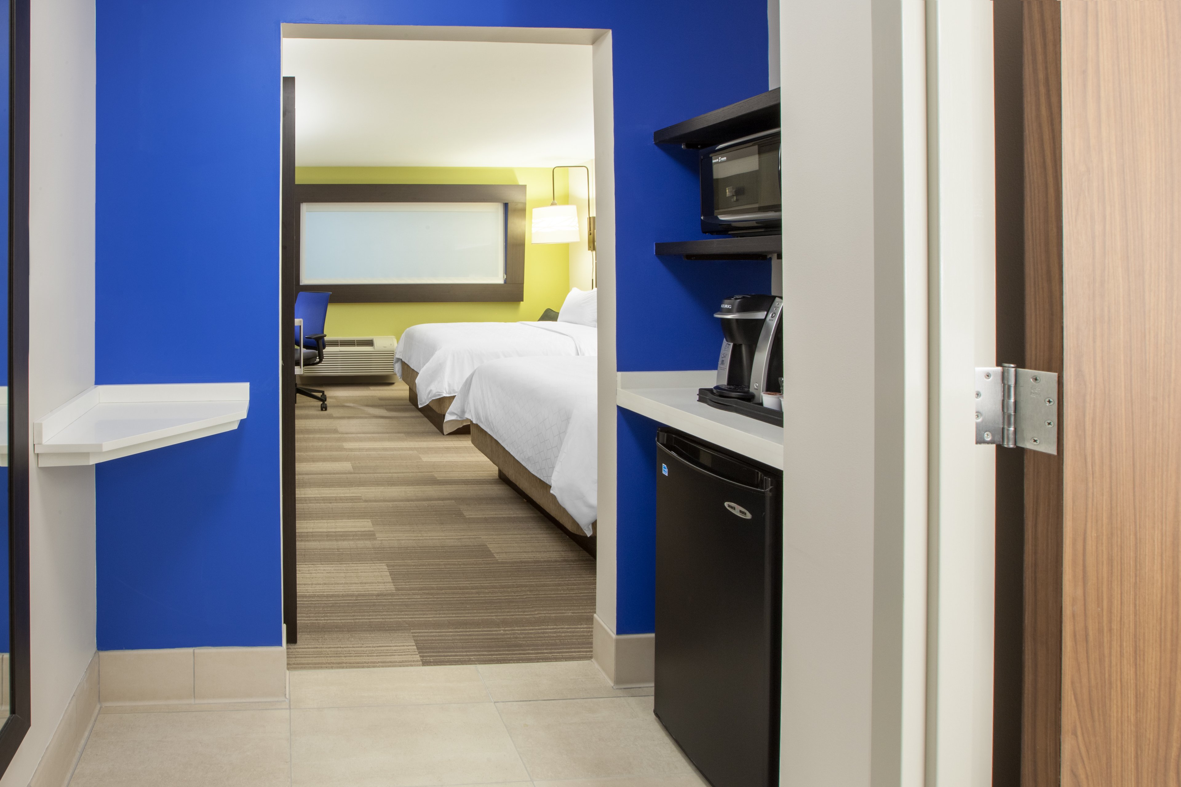 holiday inn express and suites atlanta n woodstock