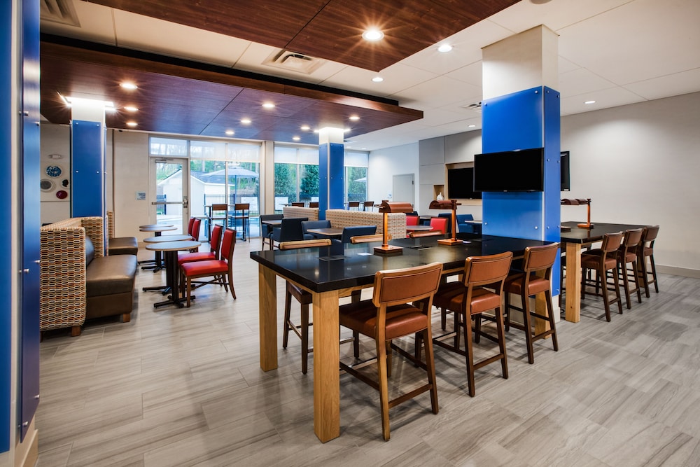 holiday inn express and suites atlanta n woodstock