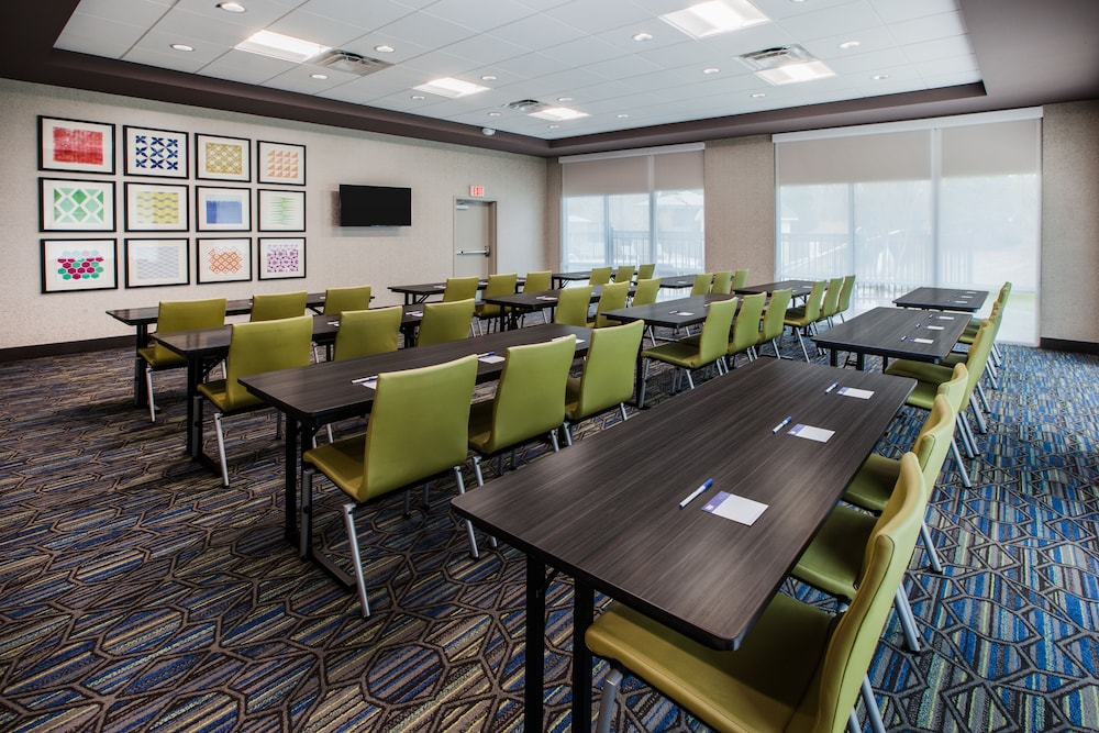 holiday inn express and suites atlanta n woodstock