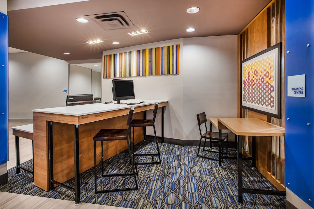 holiday inn express and suites atlanta n woodstock