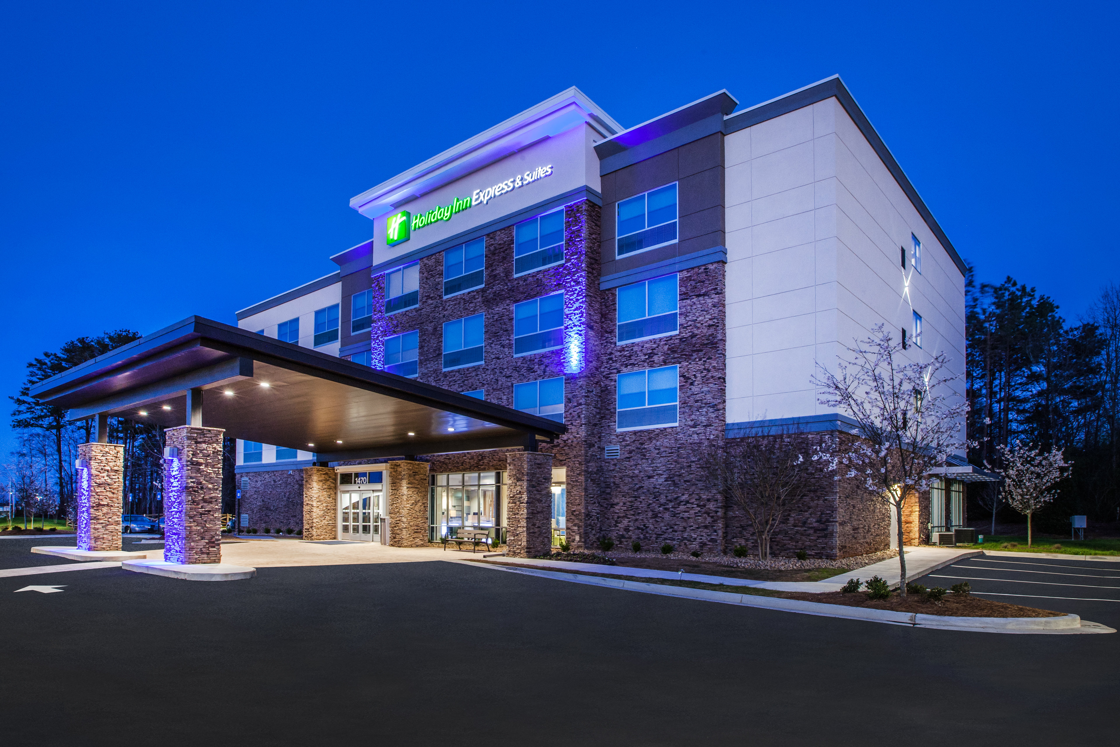 holiday inn express and suites atlanta n woodstock