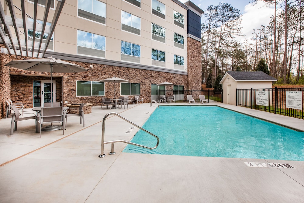 holiday inn express and suites atlanta n woodstock
