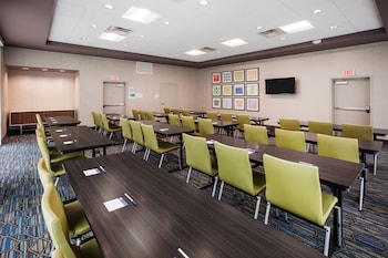 holiday inn express and suites atlanta n woodstock
