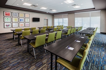 holiday inn express and suites atlanta n woodstock