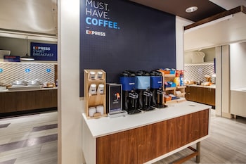 holiday inn express and suites atlanta n woodstock