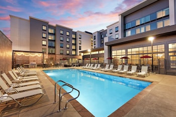 Hampton Inn Long Beach Airport,Long Beach>>El Monte,3 star