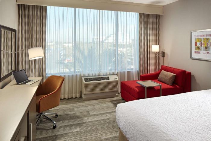 hampton inn long beach airport