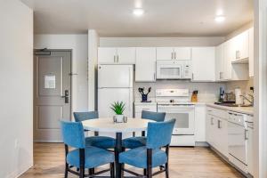 Parks Residential Denver,In Centennial (Centennial - Tech Center),3 star