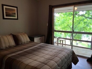 calm waters cabin resort