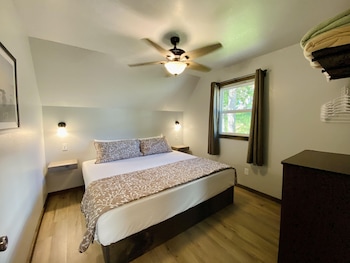 calm waters cabin resort