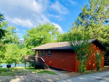 calm waters cabin resort