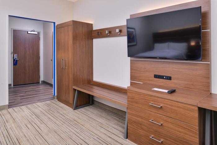 holiday inn express and suites farmville by ihg