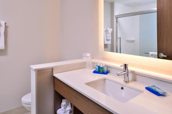 holiday inn express and suites farmville by ihg
