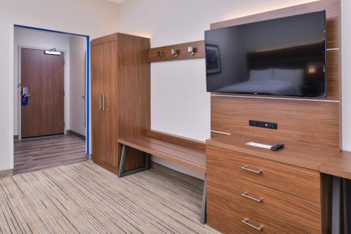 holiday inn express and suites farmville by ihg