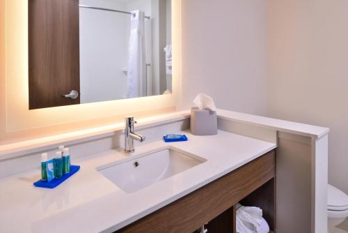 holiday inn express and suites farmville by ihg