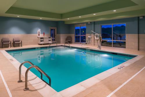 holiday inn express and suites farmville by ihg