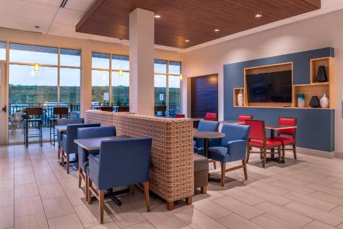 holiday inn express and suites farmville by ihg