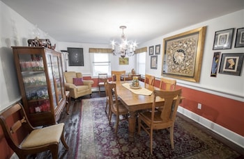 Frush Farm Bed & Breakfast,Elm>>East Earl,3 star