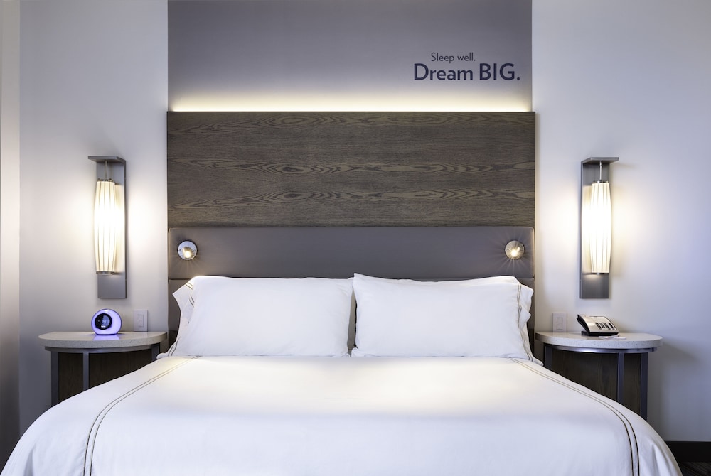 even hotel miami airport by ihg