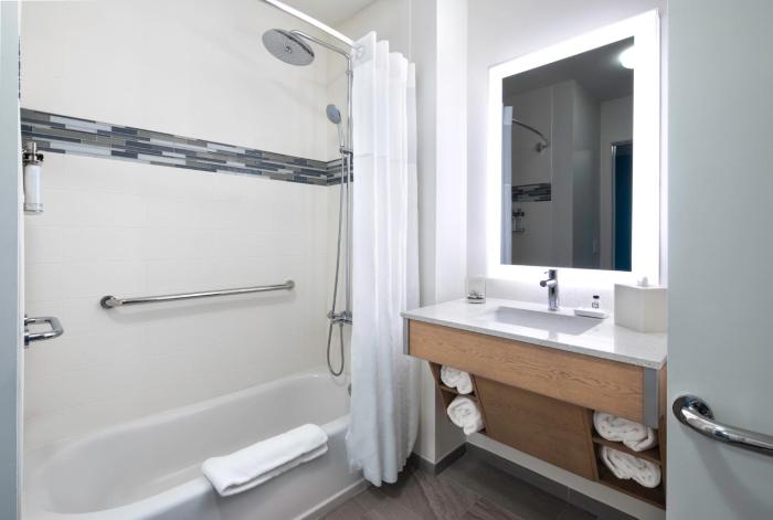 even hotel miami airport by ihg
