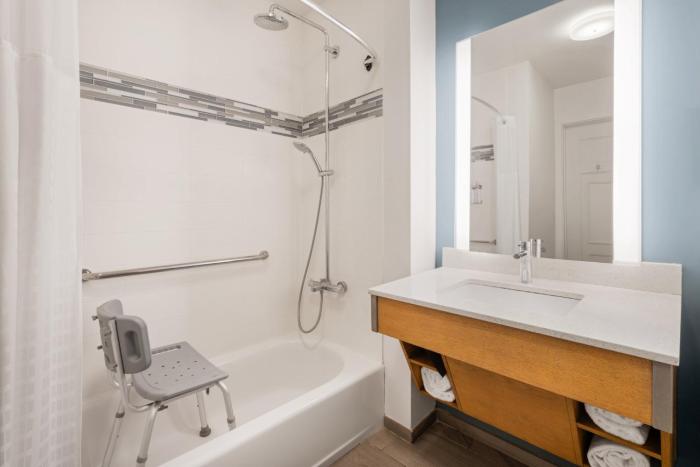 even hotel miami airport by ihg