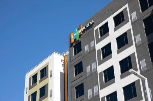 even hotel miami airport by ihg