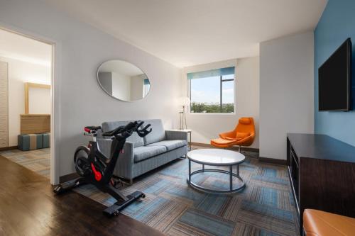 even hotel miami airport by ihg