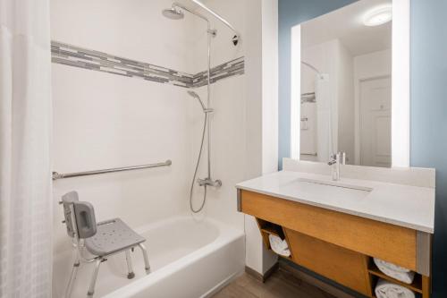 even hotel miami airport by ihg