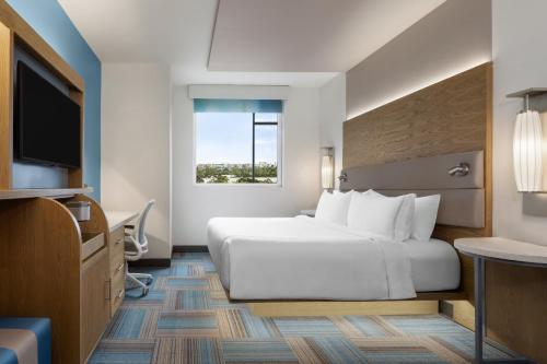 even hotel miami airport by ihg