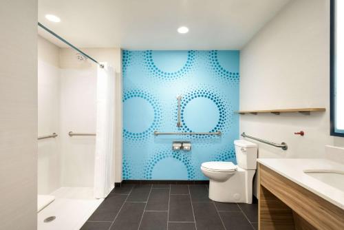 tru by hilton cedar rapids westdale