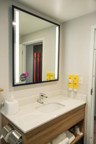 tru by hilton cedar rapids westdale