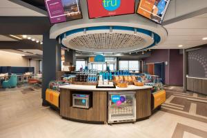 tru by hilton cedar rapids westdale