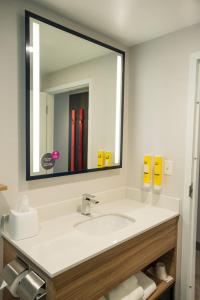 tru by hilton cedar rapids westdale