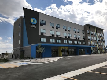 tru by hilton cedar rapids westdale