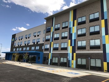 tru by hilton cedar rapids westdale