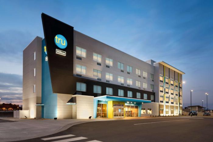 tru by hilton cedar rapids westdale