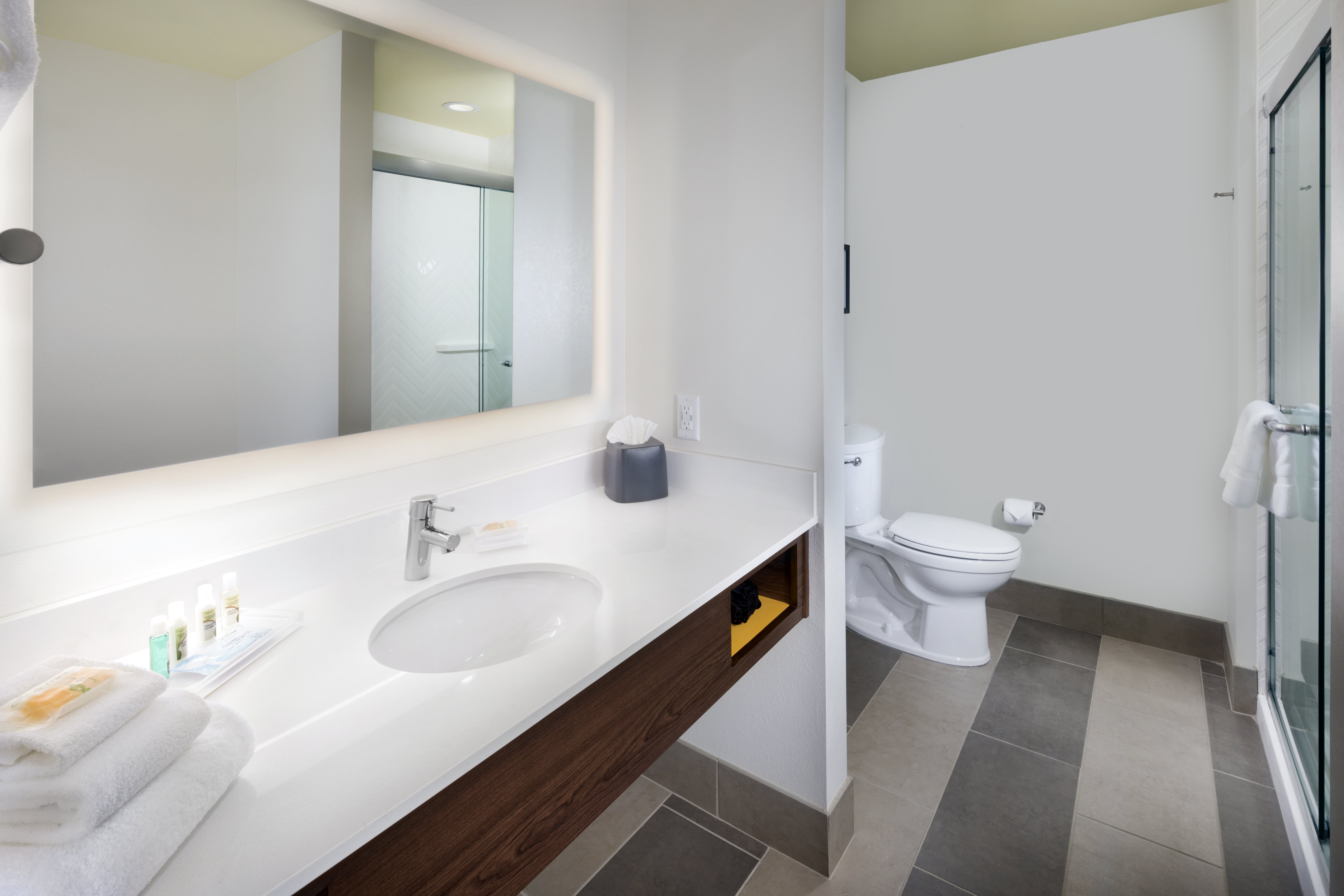 holiday inn and suites arden asheville airport by ihg