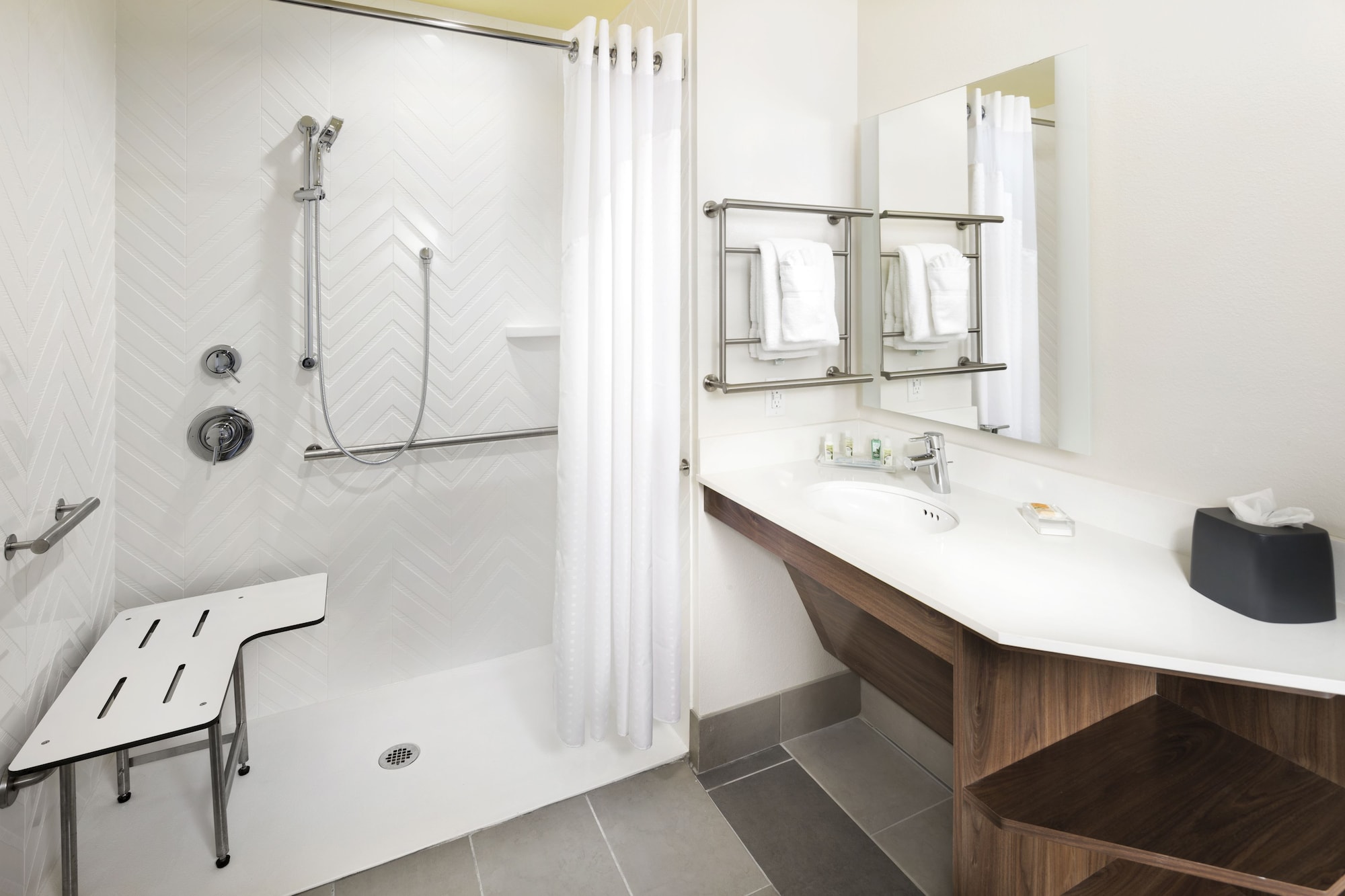 holiday inn and suites arden asheville airport by ihg