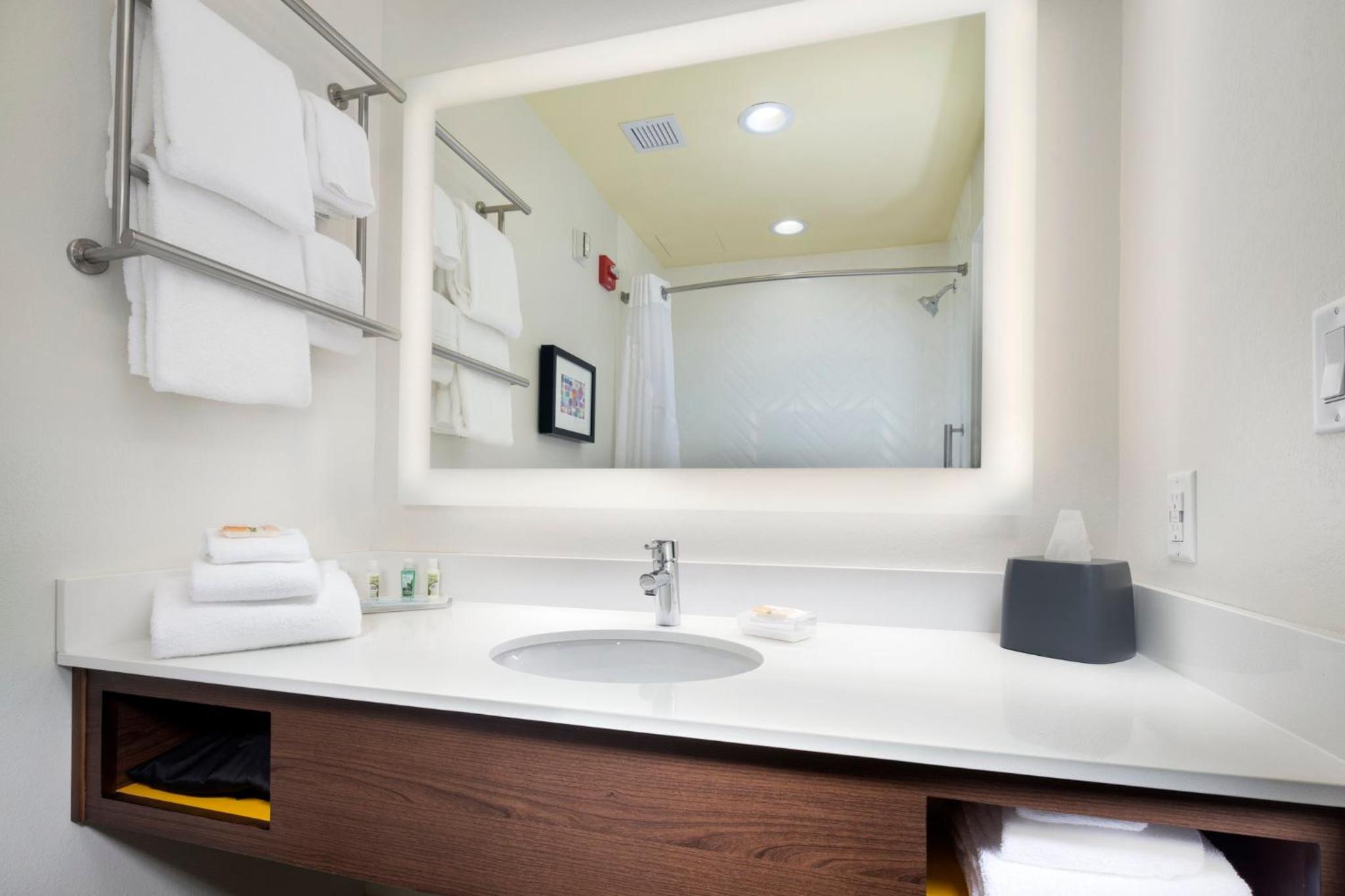 holiday inn and suites arden asheville airport by ihg