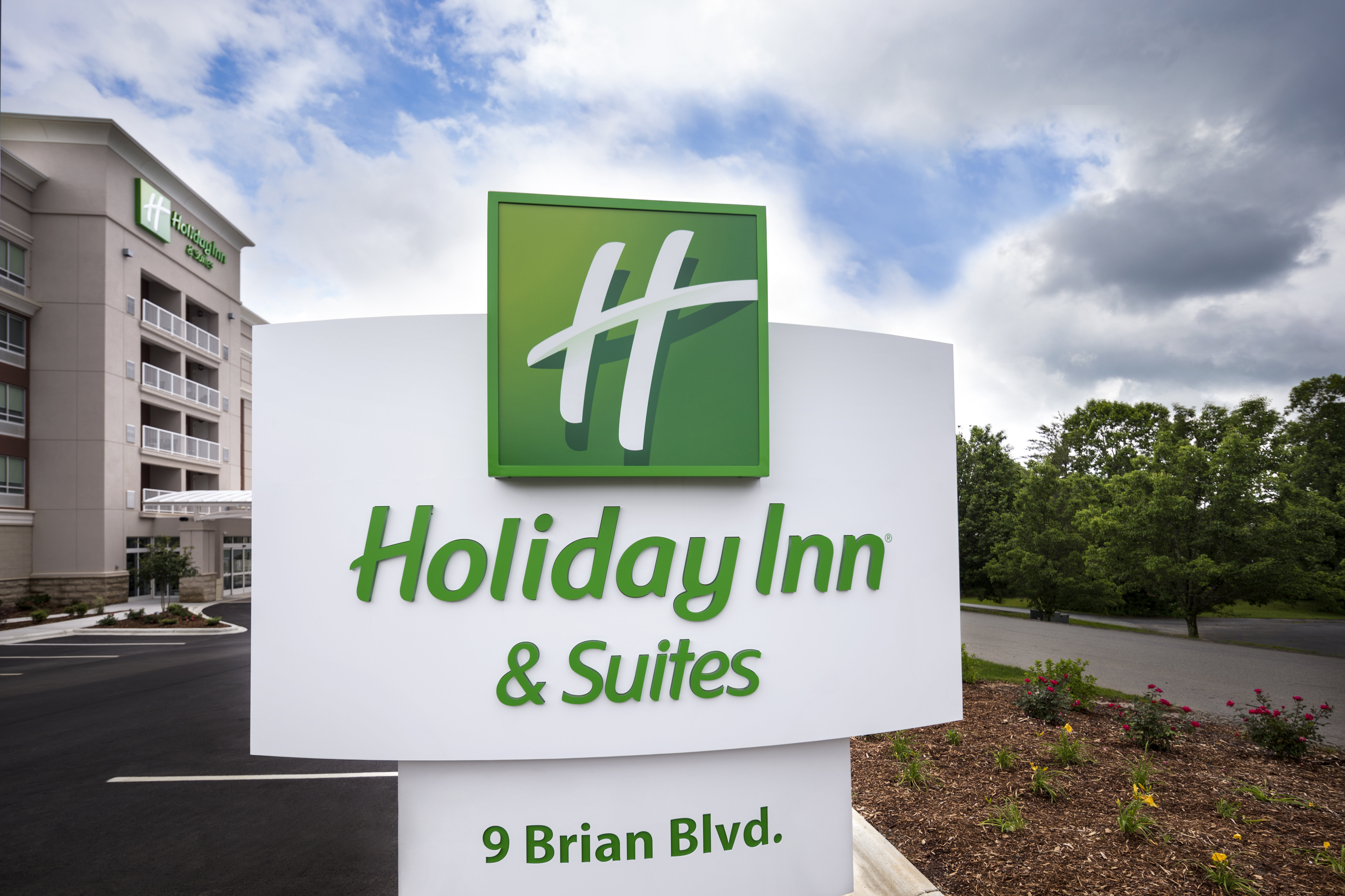 holiday inn and suites arden asheville airport by ihg