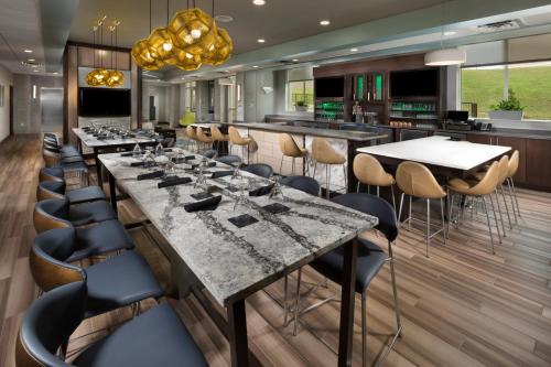holiday inn and suites arden asheville airport by ihg