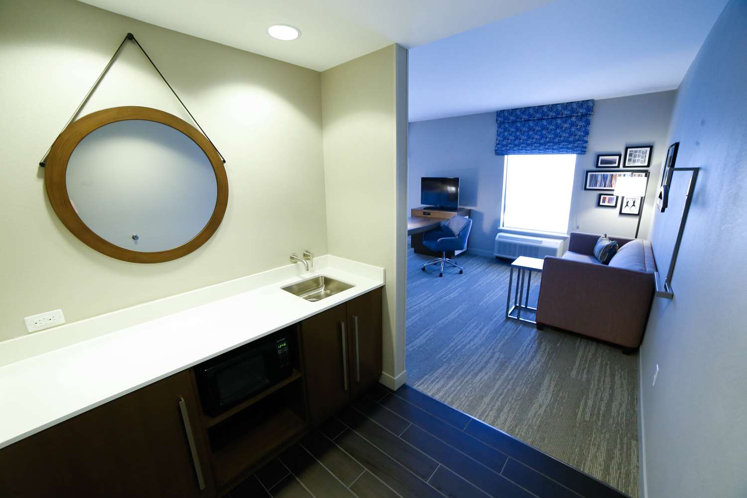 hampton inn and suites forest city