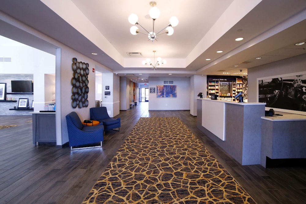 hampton inn and suites forest city