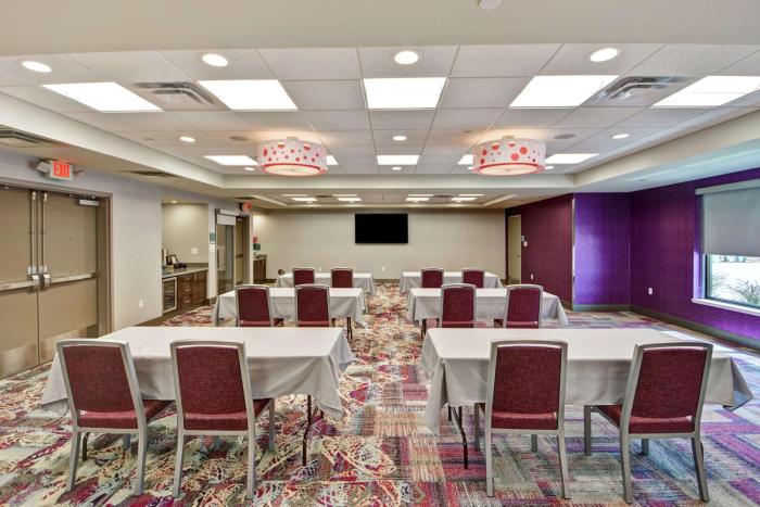 home2 suites by hilton kci airport