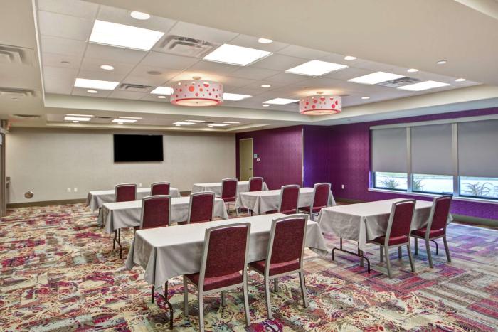 home2 suites by hilton kci airport
