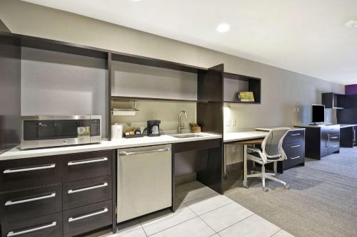 home2 suites by hilton kci airport