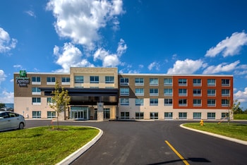 holiday inn express and suites milroy reedsville
