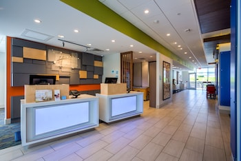 holiday inn express and suites milroy reedsville